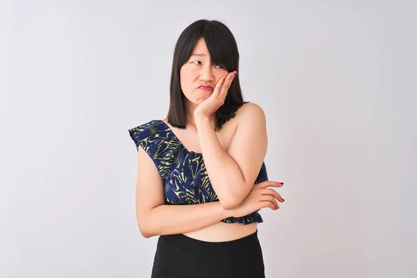 Mladá Krásná Čínská Žena Která Nosí Letní Tričko Nad Osamělými — Stock fotografie