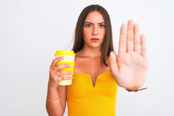 Giovane Bella Ragazza Che Beve Vetro Carta Asporto Caffè Sfondo — Foto Stock