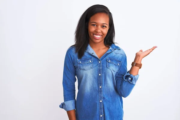 Hermosa Mujer Afroamericana Joven Con Chaqueta Mezclilla Sobre Fondo Aislado — Foto de Stock