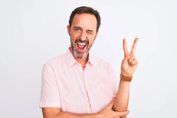 Homem Bonito Meia Idade Vestindo Camisa Rosa Casual Sobre Fundo — Fotografia de Stock