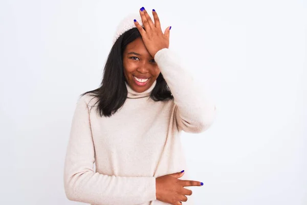 Linda Jovem Afro Americana Vestindo Camisola Gola Alta Chapéu Inverno — Fotografia de Stock