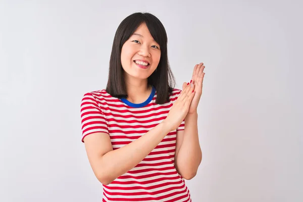 Jonge Mooie Chinese Vrouw Draagt Rood Gestreepte Shirt Geïsoleerde Witte — Stockfoto