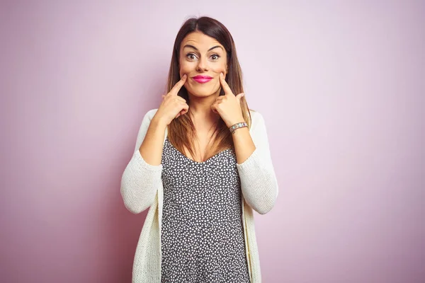 Young Beautiful Woman Standing Pink Isolated Background Smiling Open Mouth — Stock Photo, Image