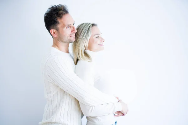 Jovem Casal Bonito Vestindo Shirt Casual Sobre Fundo Branco Isolado — Fotografia de Stock