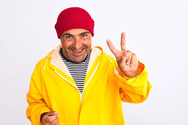 Uomo Mezza Età Che Indossa Cappotto Antipioggia Cappello Lana Piedi — Foto Stock