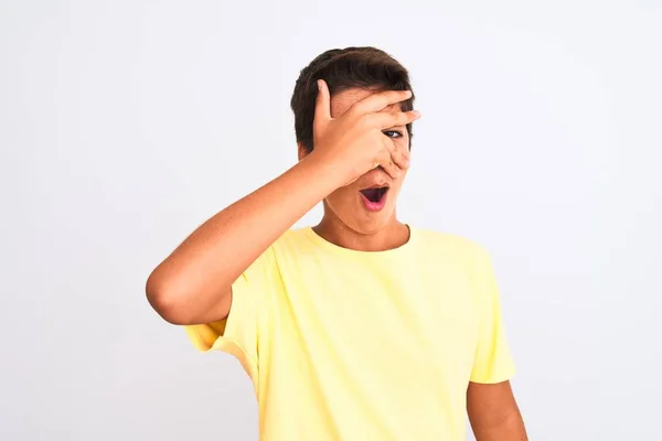 Handsome Teenager Boy Standing White Isolated Background Peeking Shock Covering — Stock Photo, Image