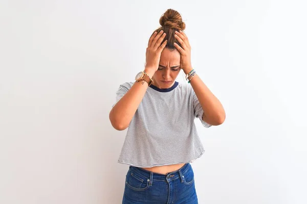 Genç Kızıl Saçlı Modern Kadın Izole Edilmiş Arka Planda Acı — Stok fotoğraf