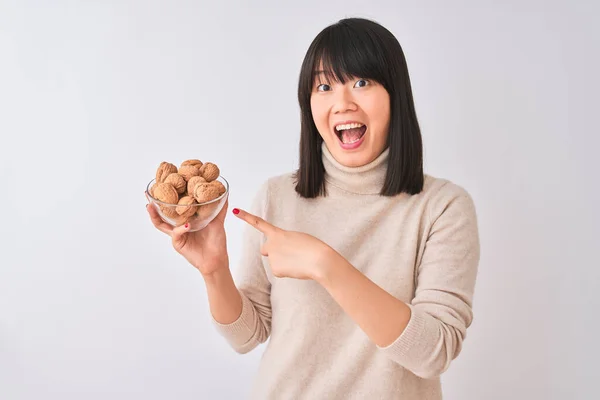 Young Beautiful Chinese Woman Holding Bowl Walnuts Isolated White Background — Stock Photo, Image