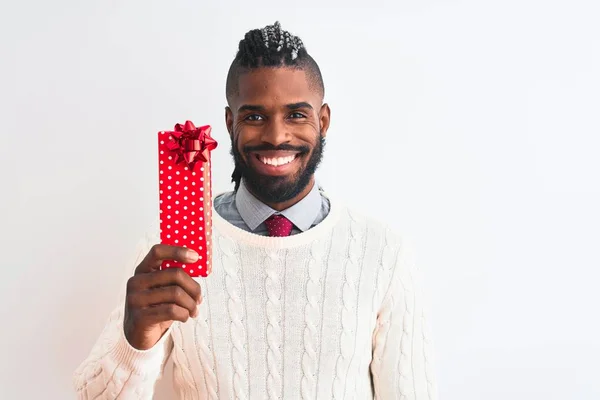 Africano Americano Com Tranças Segurando Presente Natal Sobre Fundo Branco — Fotografia de Stock