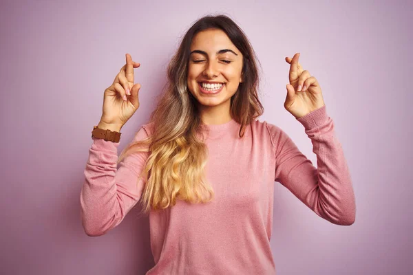 Jonge Mooie Vrouw Draagt Een Trui Roze Geïsoleerde Achtergrond Gebaren — Stockfoto