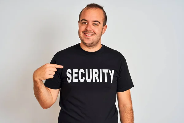 Jovem Homem Salvaguarda Vestindo Uniforme Segurança Sobre Fundo Branco Isolado — Fotografia de Stock