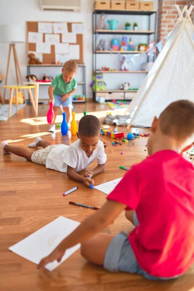 Underbara Småbarn Som Leker Runt Massor Leksaker Dagis — Stockfoto