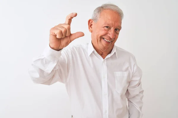 Älterer Grauhaariger Mann Elegantem Hemd Der Vor Isoliertem Weißem Hintergrund — Stockfoto