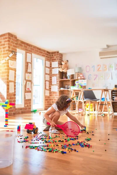 Bellissimo Bambino Che Indossa Occhiali Diadema Unicorno Che Gioca Con — Foto Stock