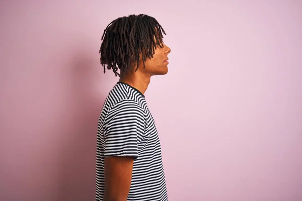 Afro Man Dreadlocks Wearing Navy Striped Shirt Standing Isolated Pink — ストック写真