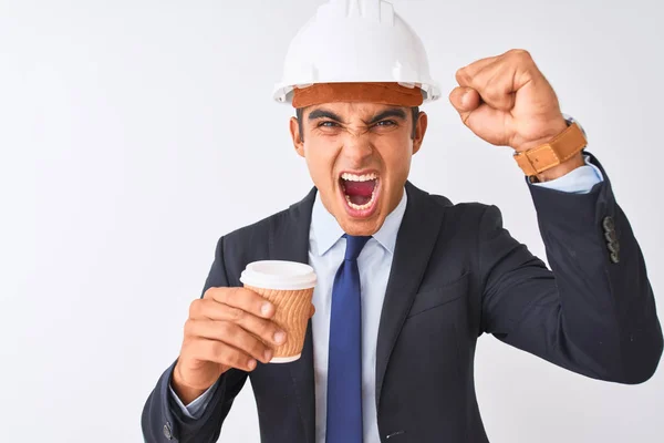 Joven Arquitecto Guapo Con Casco Bebiendo Café Sobre Fondo Blanco — Foto de Stock