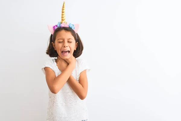 Belle Enfant Fille Portant Diadème Licorne Debout Sur Fond Blanc — Photo