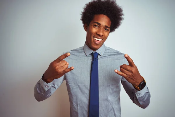 Uomo Affari Americano Con Capelli Afro Indossa Camicia Cravatta Sfondo — Foto Stock