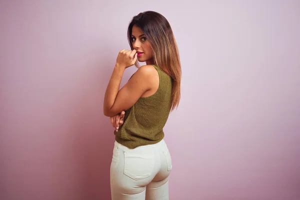 Young Beautiful Hispanic Woman Standing Wearing Green Shirt — Stock Photo, Image