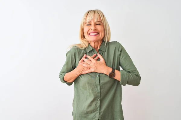 Frau Mittleren Alters Grünem Lässigem Hemd Vor Isoliertem Weißem Hintergrund — Stockfoto