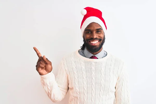 Młody Afrykański Amerykanin Noszący Świąteczny Kapelusz Mikołaja Białym Tle Dużym — Zdjęcie stockowe