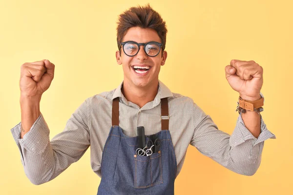 Young Handsome Hairdresser Man Wearing Apron Glasses Isolated Yellow Background — Stock Photo, Image