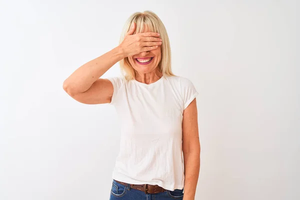 Femme Âge Moyen Portant Shirt Décontracté Debout Sur Fond Blanc — Photo