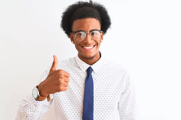 Joven Hombre Negocios Afroamericano Con Corbata Gafas Sobre Fondo Blanco — Foto de Stock