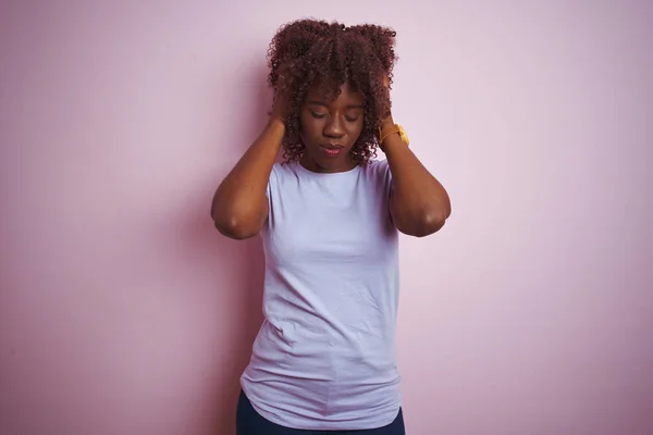 Young African Afro Woman Wearing Shirt Standing Isolated Pink Background — Stock Photo, Image