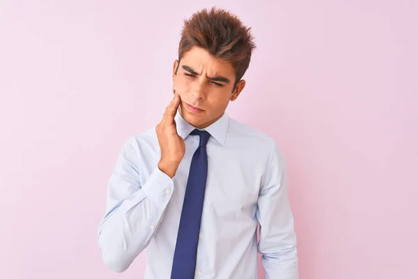 Jovem Empresário Bonito Vestindo Camisa Gravata Sobre Fundo Rosa Isolado — Fotografia de Stock