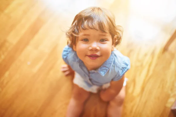 Güzel Bebek Kız Oynuyor — Stok fotoğraf