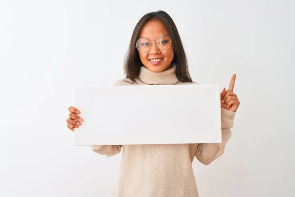 Jonge Mooie Chinese Vrouw Draagt Een Bril Met Spandoek Geïsoleerde — Stockfoto