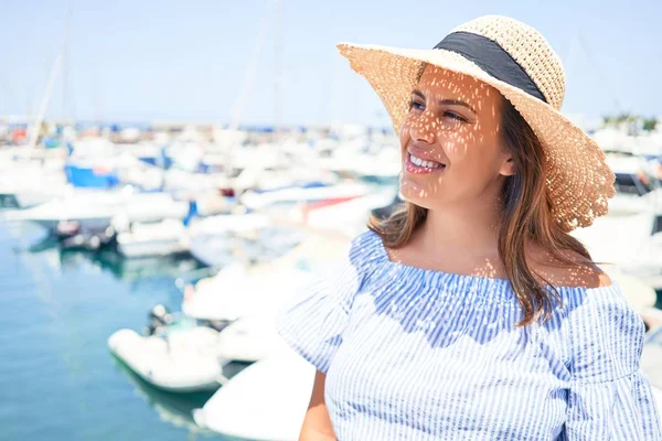 Junge Schöne Frau Marinehafen Boote Herum Lächelnd Glücklich Mit Dem — Stockfoto