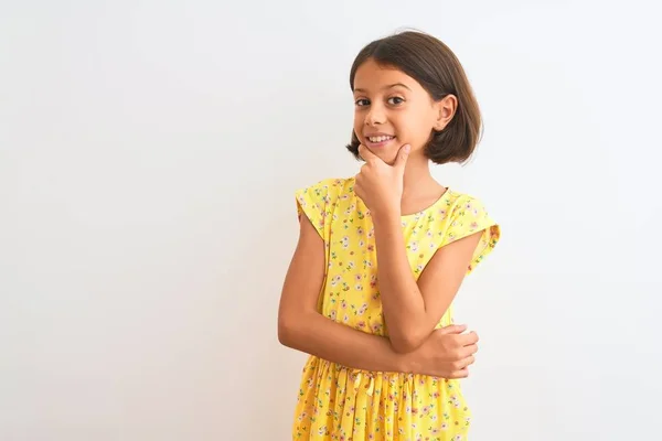 Jong Mooi Kind Meisje Draagt Gele Bloemenjurk Staan Geïsoleerde Witte — Stockfoto