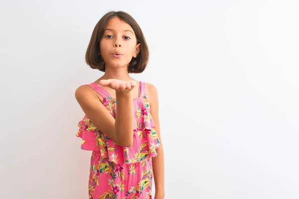 Junge Schöne Kind Mädchen Rosa Floralen Kleid Vor Isoliertem Weißen — Stockfoto