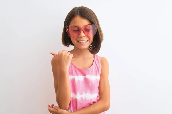 Jovem Menina Bonita Usando Camiseta Rosa Óculos Sol Sobre Fundo — Fotografia de Stock