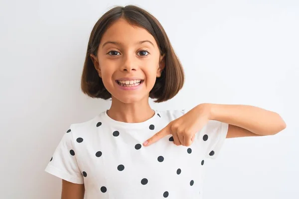Junge Schöne Kind Mädchen Lässigem Shirt Steht Über Isolierten Weißen — Stockfoto
