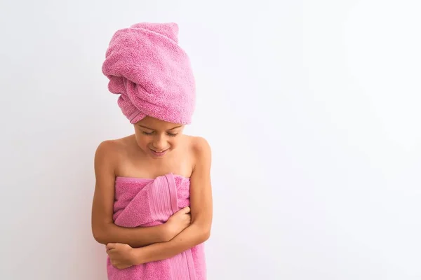 Hermosa Niña Usando Toalla Ducha Después Del Baño Pie Sobre — Foto de Stock