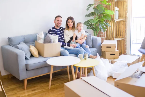 Hermosa Familia Con Niño — Foto de Stock