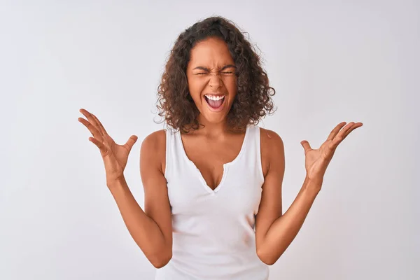 Jeune Femme Brésilienne Portant Shirt Décontracté Debout Sur Fond Blanc — Photo