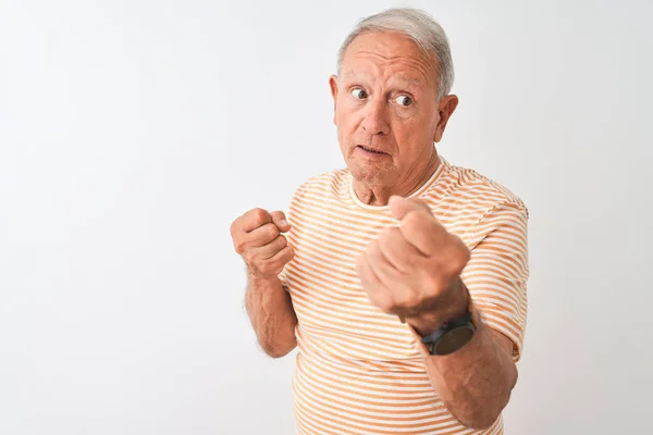 Homem Cabelos Grisalhos Sênior Vestindo Camiseta Listrada Sobre Fundo Branco — Fotografia de Stock