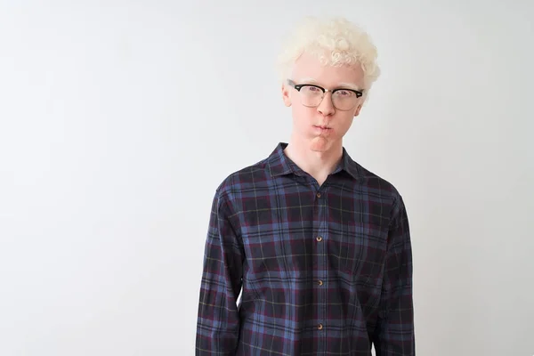 Ung Albino Blond Man Bär Casual Skjorta Och Glasögon Över — Stockfoto