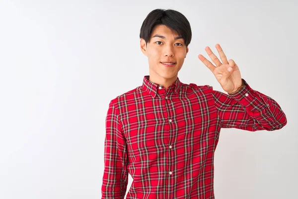 Junger Chinesischer Mann Lässigem Rotem Hemd Der Vor Isoliertem Weißem — Stockfoto
