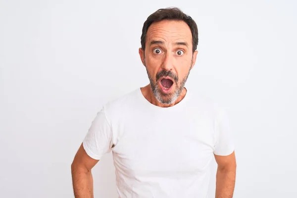 Gutaussehender Mann Mittleren Alters Lässigem Shirt Vor Isoliertem Weißen Hintergrund — Stockfoto
