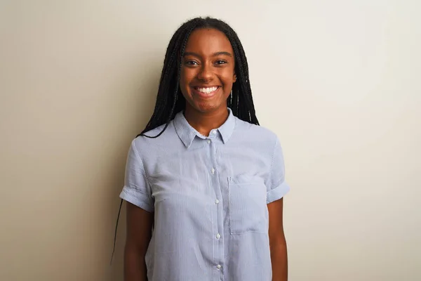 Νεαρή Αφρικάνα Αμερικανίδα Που Φοράει Ριγέ Πουκάμισο Πάνω Από Απομονωμένο — Φωτογραφία Αρχείου