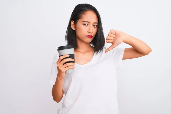 Jonge Chinese Vrouw Drinken Nemen Glas Koffie Geïsoleerde Witte Achtergrond — Stockfoto