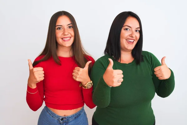 Mujeres Hermosas Jóvenes Que Usan Ropa Casual Pie Sobre Signo — Foto de Stock