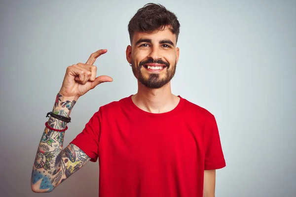Young Man Tattoo Wearing Red Shirt Standing Isolated White Background — ストック写真
