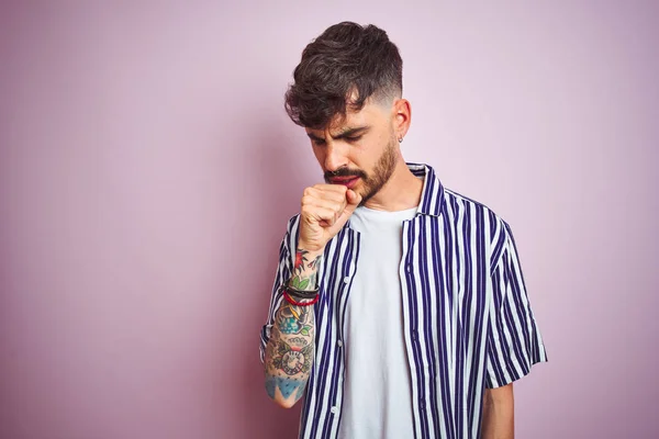 Young Man Tattoo Wearing Striped Shirt Standing Isolated Pink Background — ストック写真