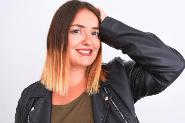 Jovem Mulher Bonita Vestindo Camiseta Jaqueta Sobre Fundo Branco Isolado — Fotografia de Stock